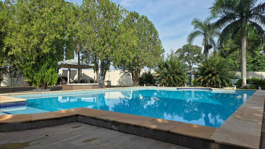 Casa 5 suítes Mobiliada 1088m² e 10.000m² de terreno Mansões Campus Goiânia GO