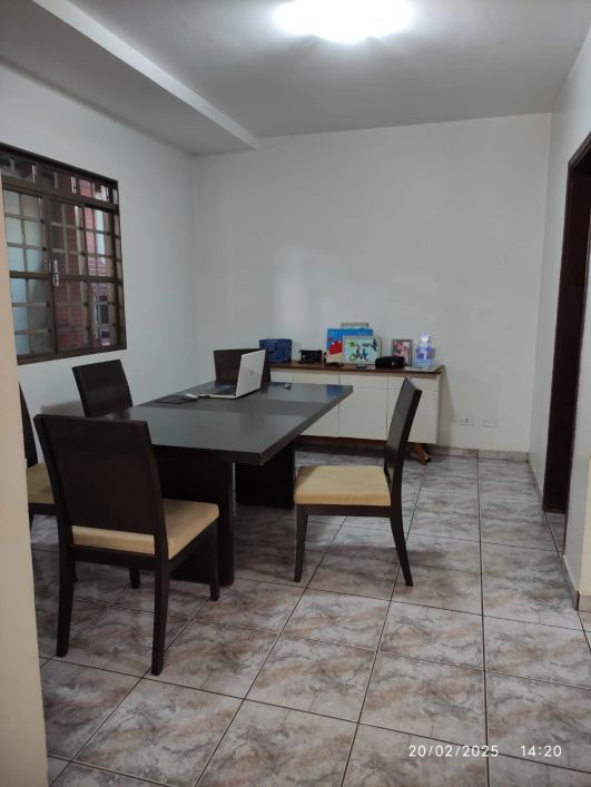 Sobrado para venda possui 217 metros quadrados com 4 quartos