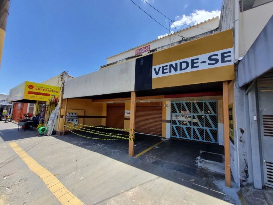 Sobrado comercial com uma loja em baixo 4 salas em cima e uma casa de 2 dormitórios à venda, 445 m²