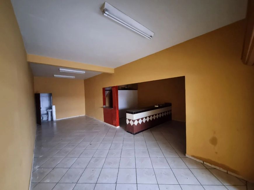 Sobrado comercial com uma loja em baixo 4 salas em cima e uma casa de 2 dormitórios à venda, 445 m²