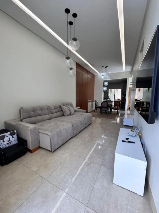 CASA 3 QUARTOS SENDO 1 SUITE NO SETOR SANTA GENOVEVA