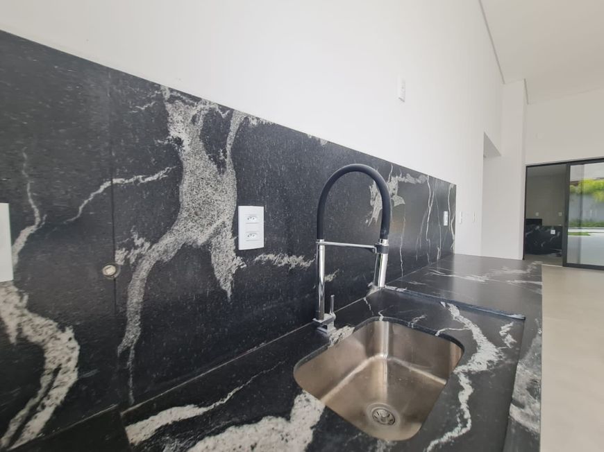 Casa térrea a venda com 4 suítes Alphaville Cruzeiro do Sul - Goiânia - Goiás