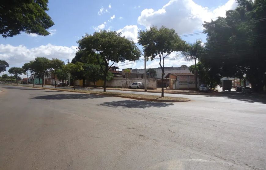 ÁREA COMERCIAL – SETOR SANTOS DUMONT