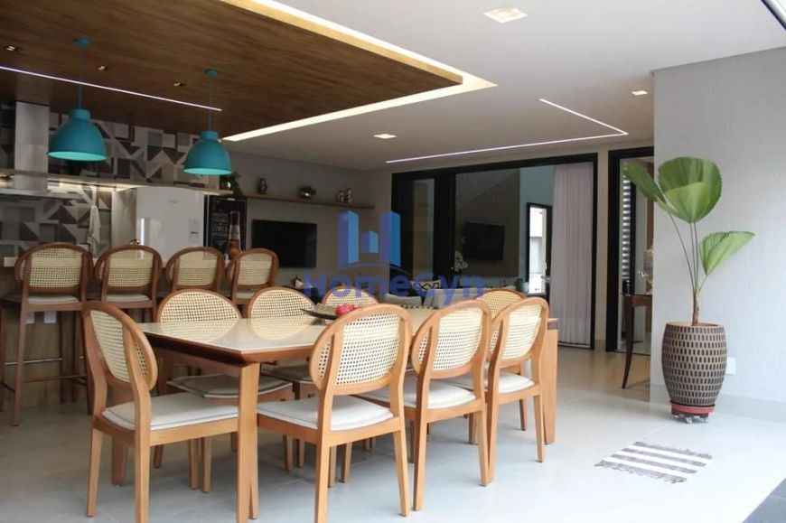 Casa térrea com 4 suites no Residencial Alphaville Araguaia em Goiânia GO.