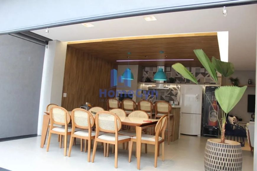 Casa térrea com 4 suites no Residencial Alphaville Araguaia em Goiânia GO.