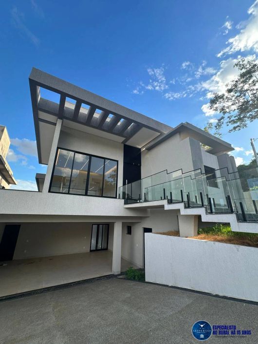 Sobrado no Condomínio Mendanha, Goiânia - 4 Suítes