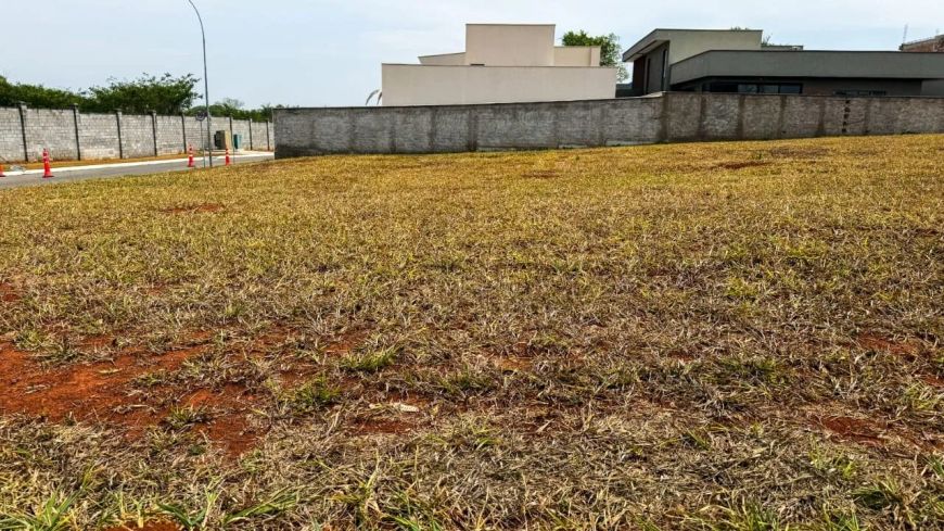 Lote de esquina no Portal do Sol Garden