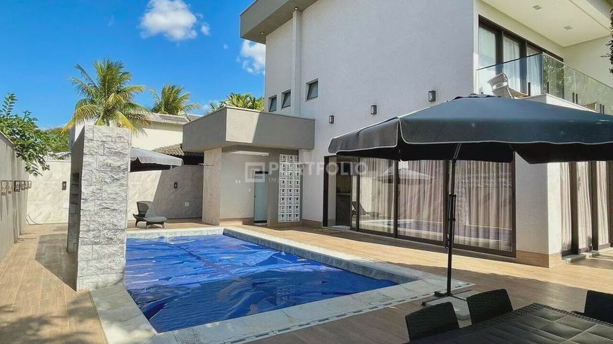 Sobrado para venda tem 382 metros quadrados com 4 quartos em Jardins Madri - Goiânia - GO