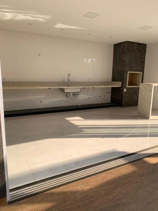 Térrea para venda possui 200 metros quadrados com 4 quartos em Jardins Lisboa - Goiânia - GO