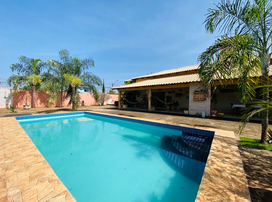 St Goiânia 2 - Casa 03 Quartos, Amplo Quintal com Piscina + Varanda Gourmet