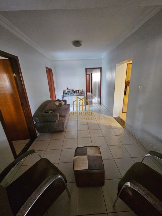 Casa de 6Q sendo 1 suíte