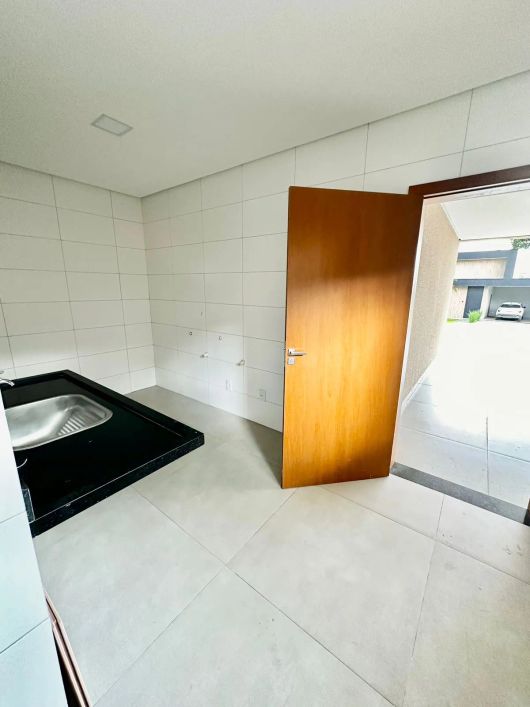 Casa no Portal do Sol Garden Sobrado com 4 Quarto(s) e 6 banheiro(s) à Venda, 351 por R$ 2.980.000 n