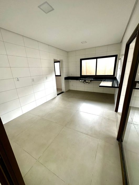 Casa no Portal do Sol Garden Sobrado com 4 Quarto(s) e 6 banheiro(s) à Venda, 351 por R$ 2.980.000 n