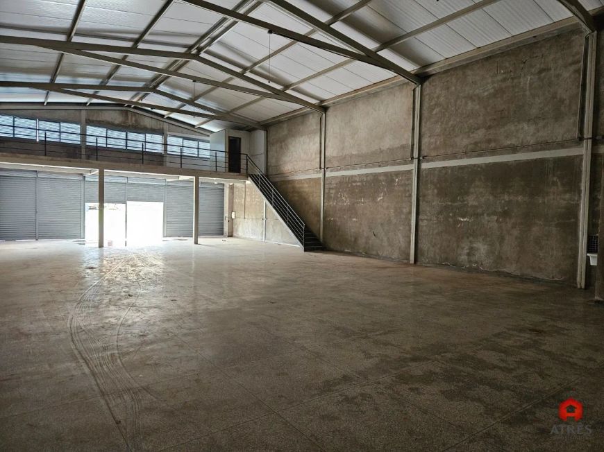 Galpão para locação com 360m² localizado no Setor Residencial Center Ville.