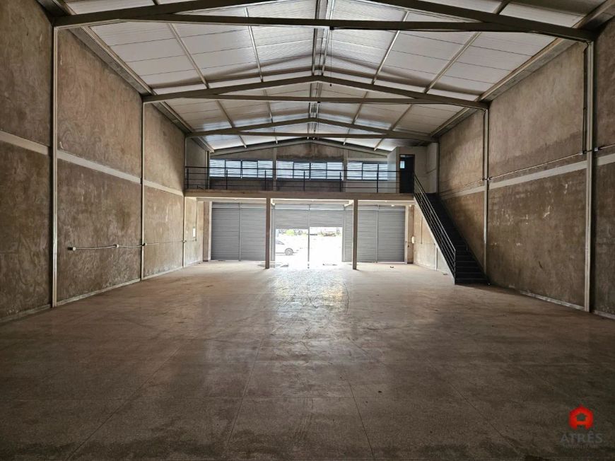 Galpão para locação com 360m² localizado no Setor Residencial Center Ville.