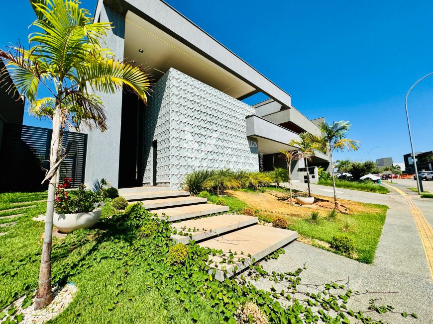 Casa térrea com 330m² , 4 suítes, piscina, repleta de armários, automação - Jardins Itália Goiânia