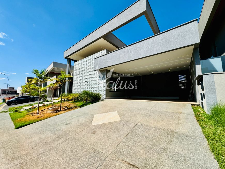 Casa térrea com 330m² , 4 suítes, piscina, repleta de armários, automação - Jardins Itália Goiânia