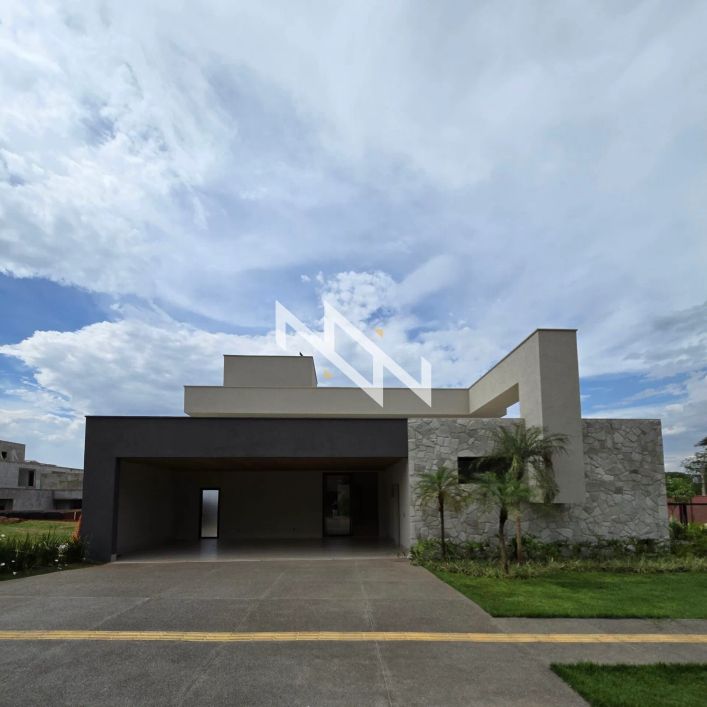 Casa Térrea 4 Suítes - Condomínio Fechado