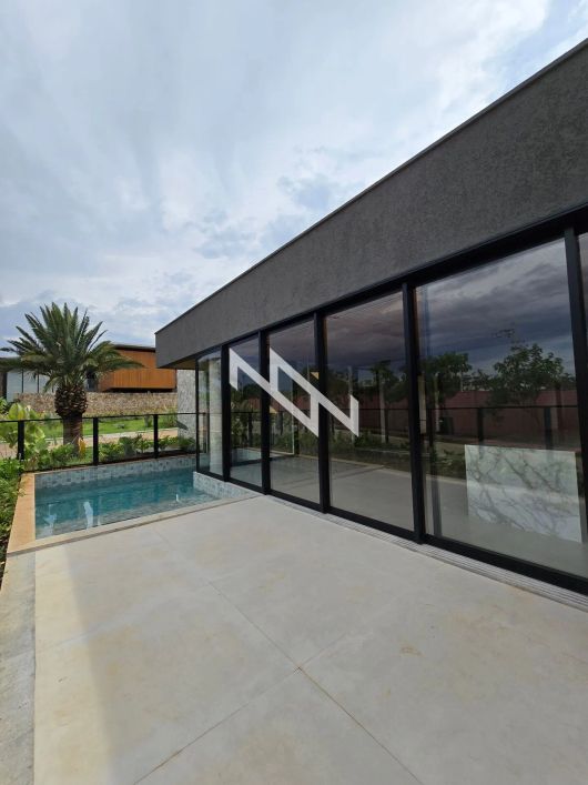 Casa Térrea 4 Suítes - Condomínio Fechado