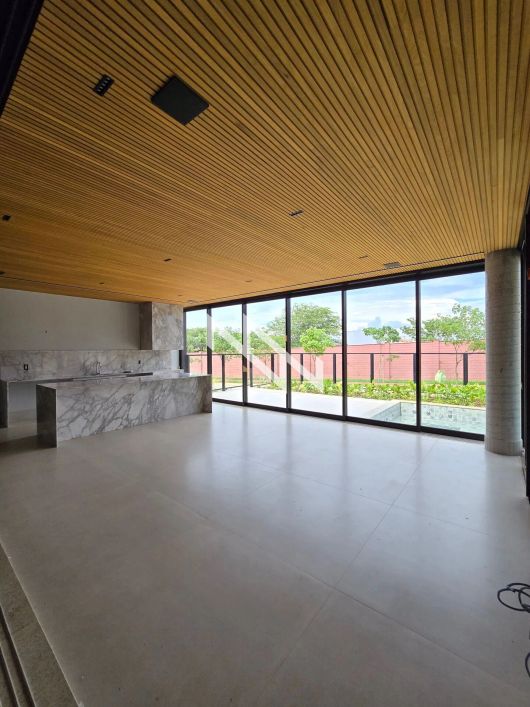 Casa Térrea 4 Suítes - Condomínio Fechado