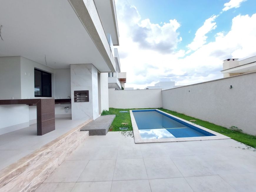 Casa à venda, com 389m², 4 Suítes, no condomínio Jardins Valência - Goiânia - GO.