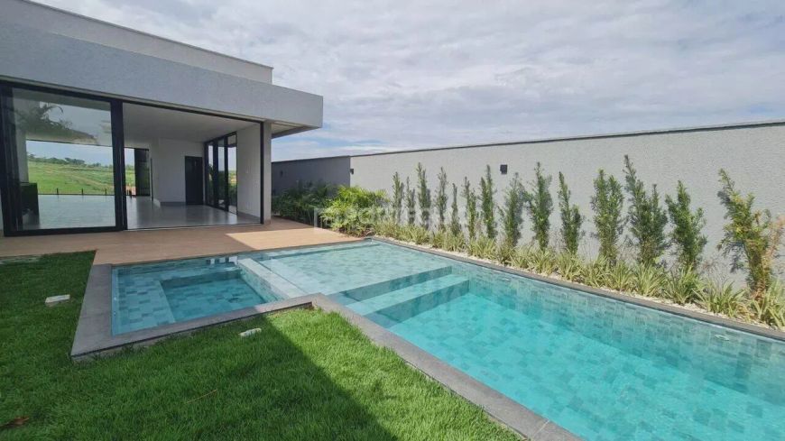 Sobrado para venda com 375 metros com 4 quartos em Jardins Itália - Goiânia - GO
