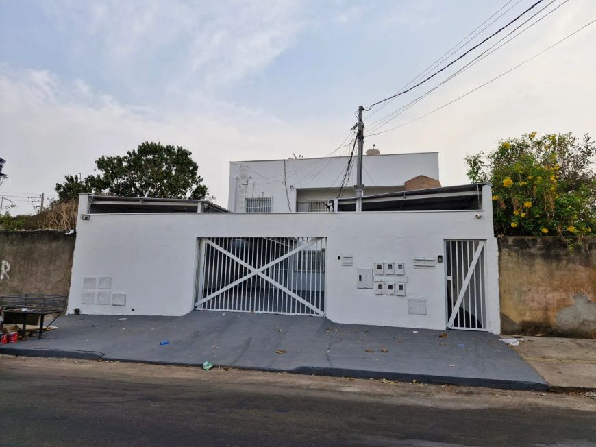 Prédio com Apartamentos de 02 Quartos, Garagem, JD. Balneário - Excelente Para Renda – Ao Lado CEF