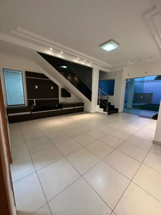 Sobrado de 300 m² com 04 quartos à venda por R$ 1.700.000 no Parque das Amendoeiras - Goiânia
