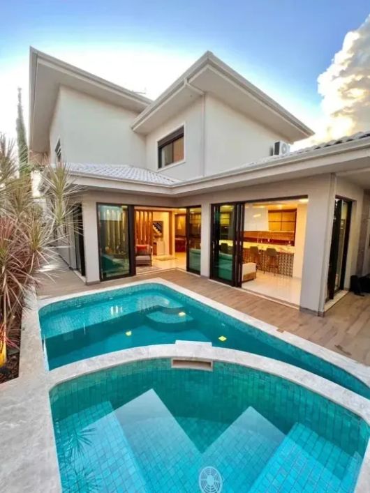 Sobrado Jardins Madri Sobrado com 5 Quarto(s) e 7 banheiro(s) à Venda, 351 por R$ 3.200.000 no setor