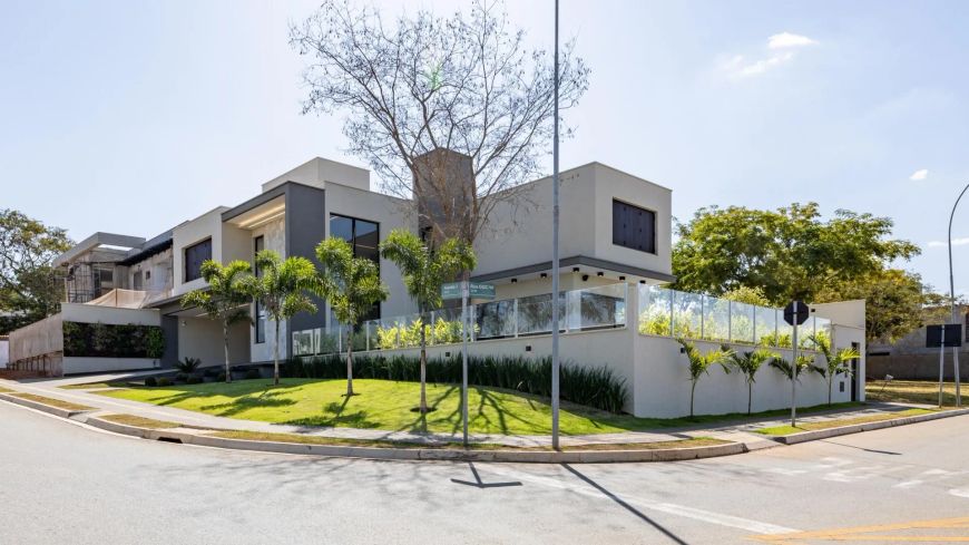 Sobrado com 382 m² construídos e diferenciais surpreendentes