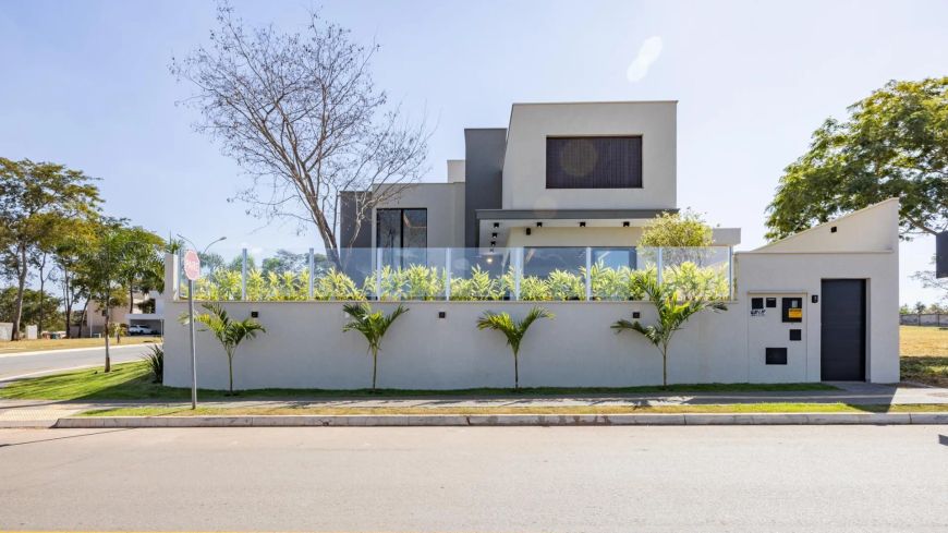Sobrado com 382 m² construídos e diferenciais surpreendentes