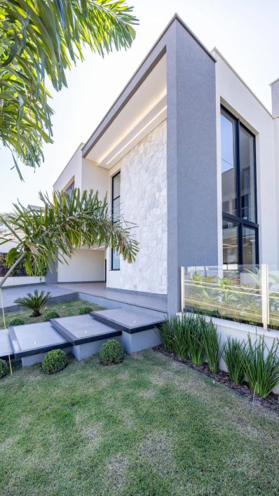 Sobrado com 382 m² construídos e diferenciais surpreendentes