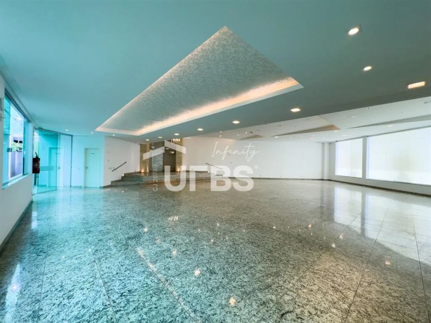 Sobrado comercial com fino acabamento