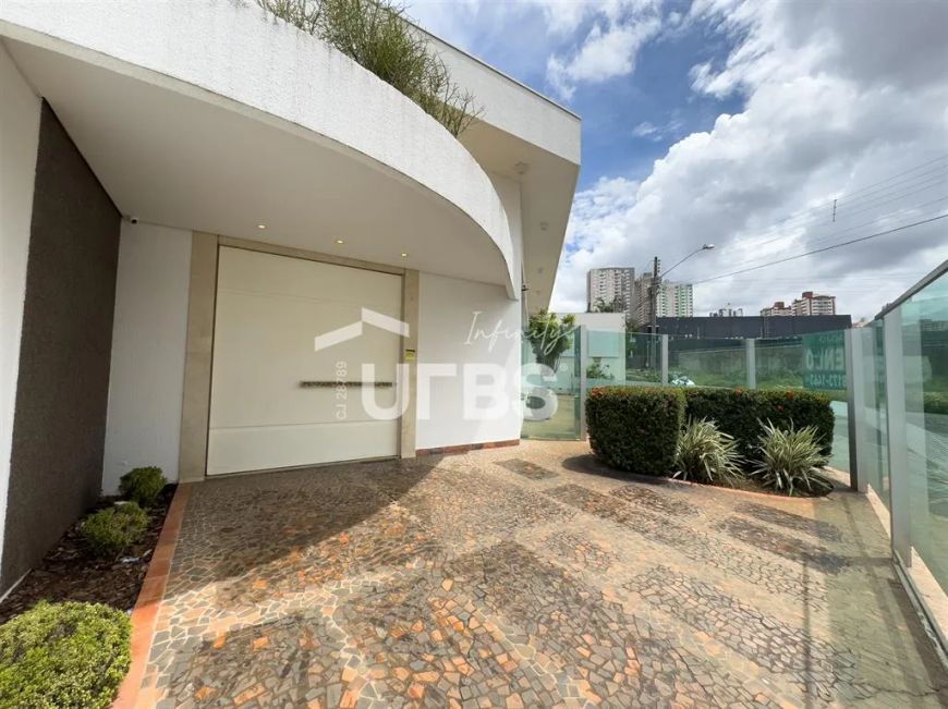 Sobrado comercial com fino acabamento