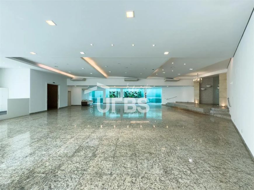 Sobrado comercial com fino acabamento