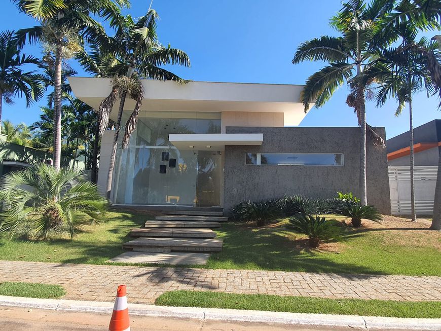 Casa térrea à venda, com 200m2, 3 suítes, no Condomínio Jardins Paris, Goiânia - GO.