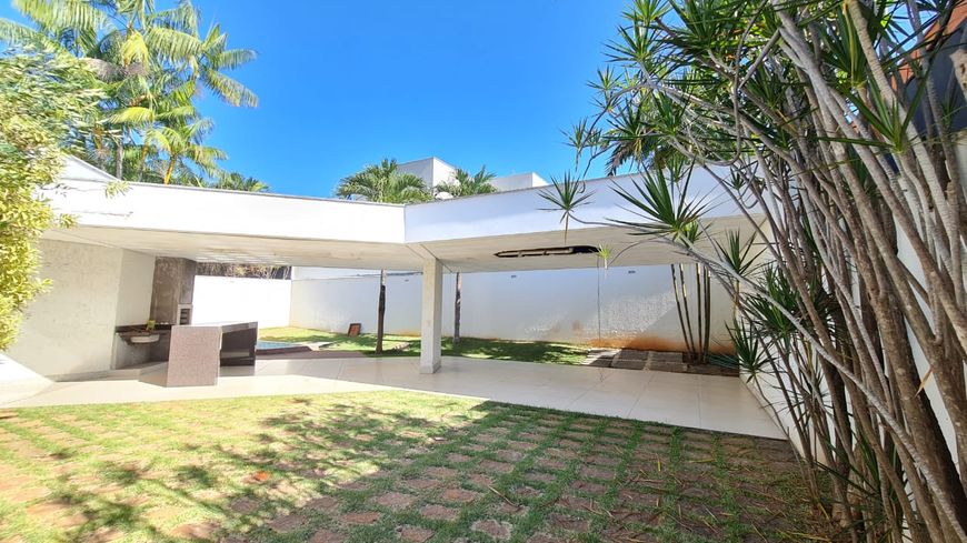 Casa térrea à venda, com 200m2, 3 suítes, no Condomínio Jardins Paris, Goiânia - GO.