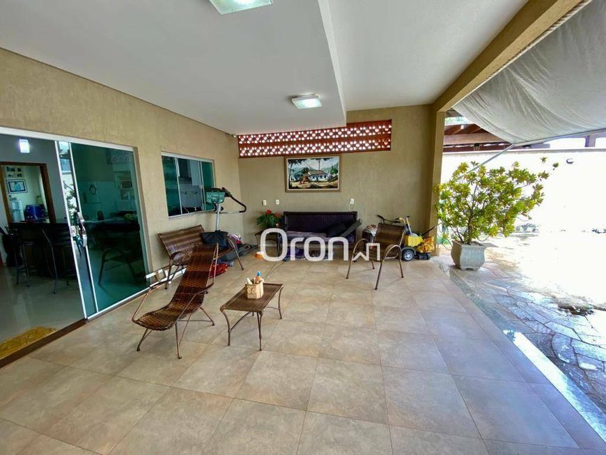 Sobrado com 4 dormitórios à venda, 339 m² por R$ 1.795.000,00 - Condomínio do Lago - Goiânia/GO