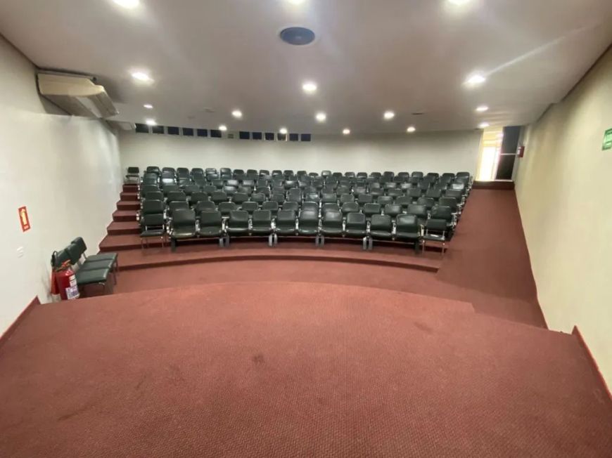 Prédio comercial de 686 m² para alugar por R$ 14.500/mensais no Setor Bueno - Goiânia