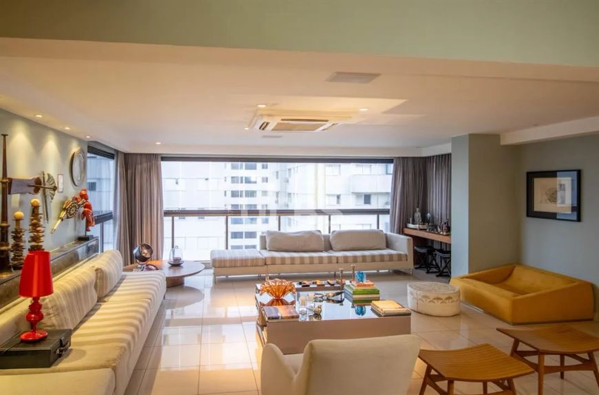 Apartamento duplex de luxo no bairro Nova Suíça