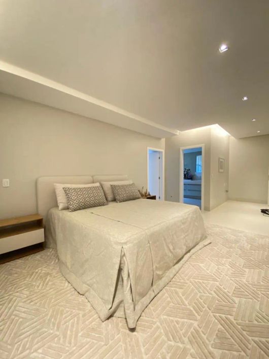 Sobrado Alphaville Araguaia Casa em Condomínio com 5 Quarto(s) e 7 banheiro(s) à Venda, 390 por R$ 4