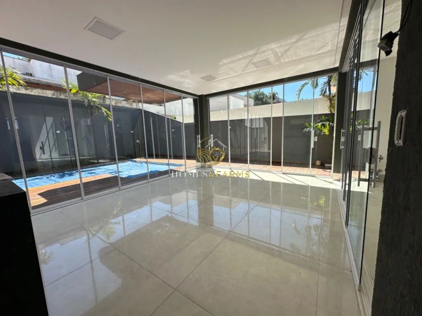 BELÍSSIMA CASA SOBRADO NO CONDOMÍNIO DO LAGO - GO