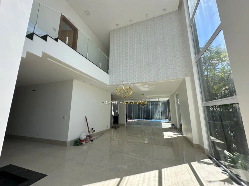 BELÍSSIMA CASA SOBRADO NO CONDOMÍNIO DO LAGO - GO