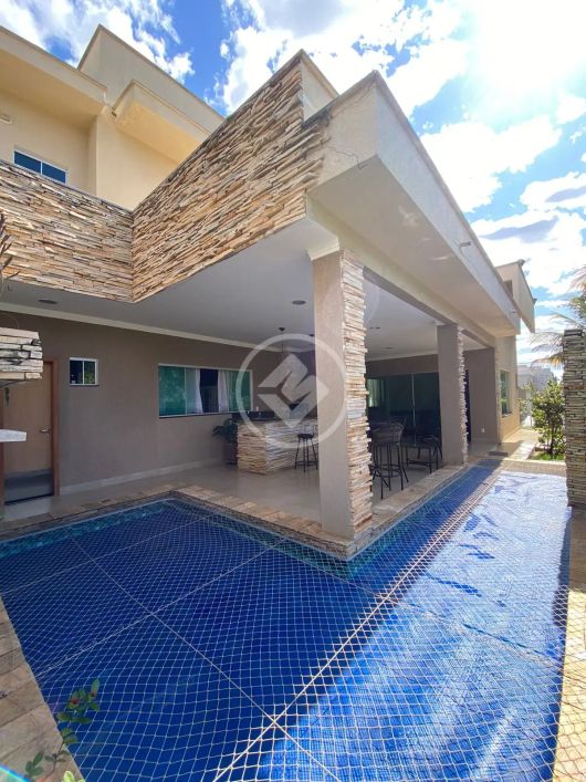 Sobrado no condomínio no Jardins Madri em Goiânia com 4 quartos codigo: 72112