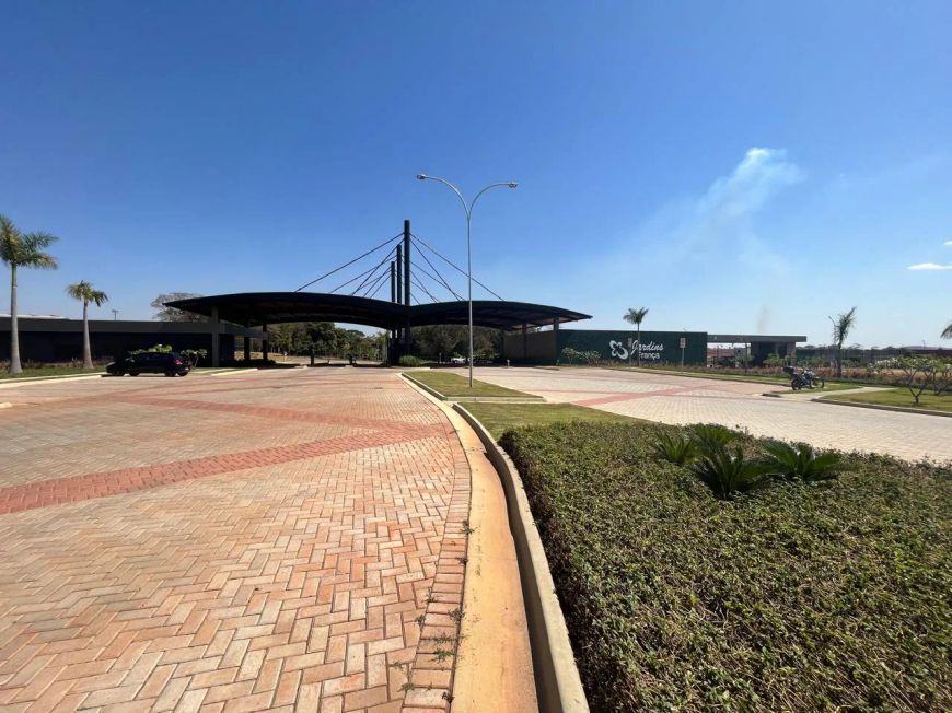 Jardins França!! Lote de 550 m² com boas dimensões: 14 m de frente; 45 m de fundo e 31 m laterais.