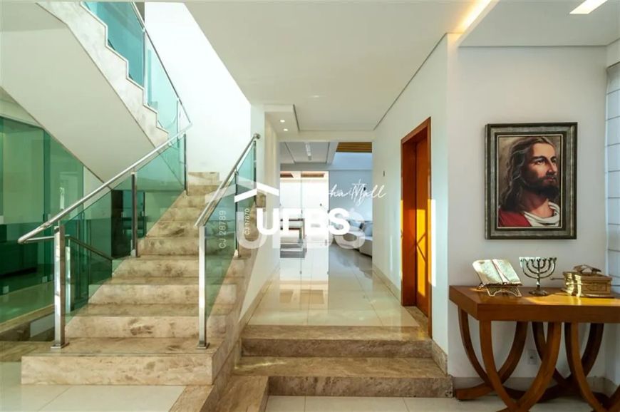 SOBRADRO 4 SUITES - Condomínio do LAGO - área construída de 480 m²