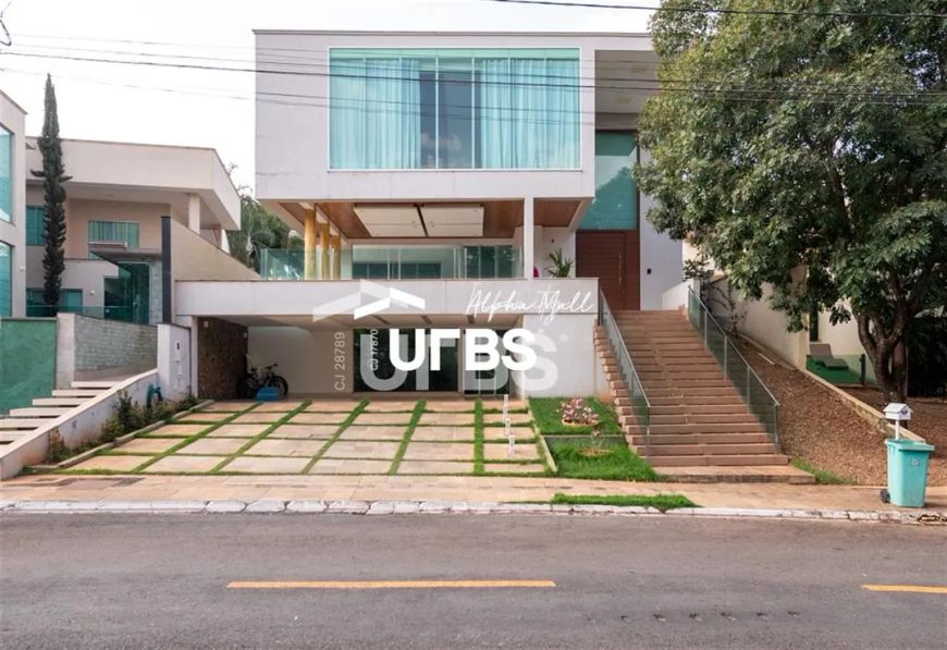 SOBRADRO 4 SUITES - Condomínio do LAGO - área construída de 480 m²