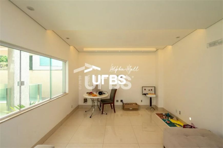 SOBRADRO 4 SUITES - Condomínio do LAGO - área construída de 480 m²