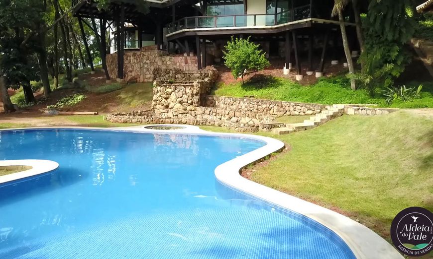 Sobrado no Residencial Aldeia do Vale