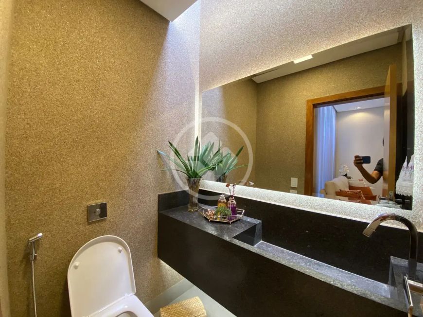 CASA GRANDE TÉRREA JARDINS LISBOA EM GOIÂNIA codigo: 79945